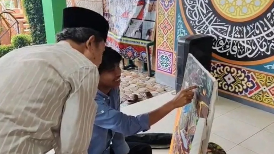 Dari Sukabumi untuk Dunia, Jawa Barat Punya Pabrik Kaligrafer Kelas Dunia? Dari Sukabumi untuk Dunia, Jawa Barat Punya Pabrik Kaligrafer Kelas Dunia?