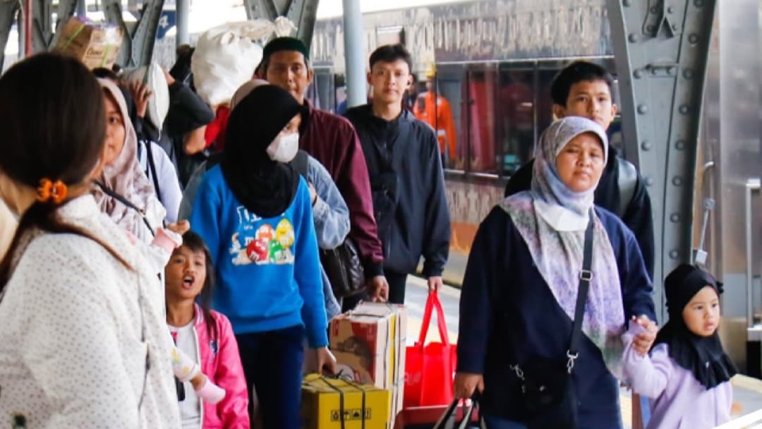Penjualan Tiket Angkutan Lebaran KAI Capai Angka 3,36 Juta Penjualan Tiket Angkutan Lebaran KAI Capai Angka 3,36 Juta