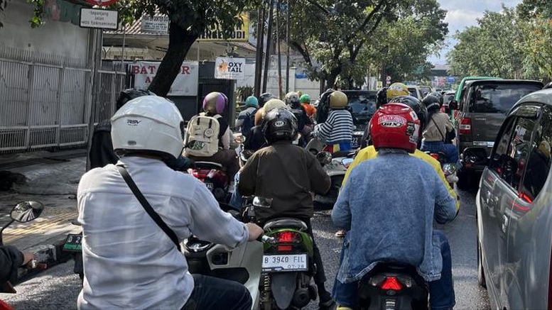 Stop Menyalahkan Plat B sebagai Biang Kerok Kemacetan di Bandung Stop Menyalahkan Plat B sebagai Biang Kerok Kemacetan di Bandung