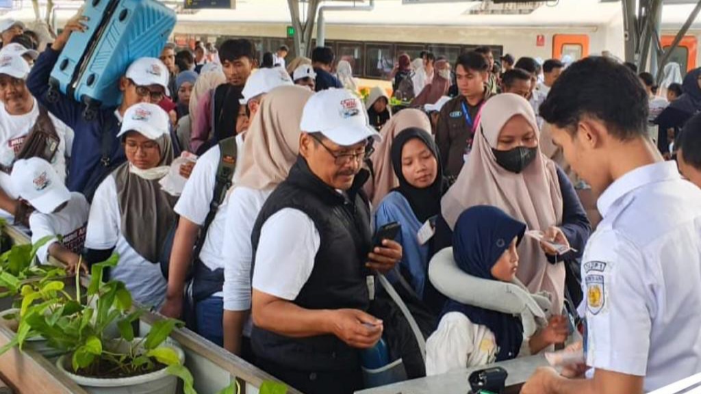 KAI Dukung Program Mudik Nasional, Berangkatkan 16 Ribu Peserta Mudik Gratis KAI Dukung Program Mudik Nasional, Berangkatkan 16 Ribu Peserta Mudik Gratis