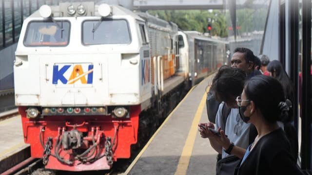 Penjualan Tiket Lebaran KAI Tembus 3,5 Juta, Perjalanan Mudik Kian Ramai Penjualan Tiket Lebaran KAI Tembus 3,5 Juta, Perjalanan Mudik Kian Ramai