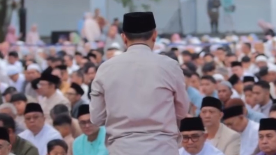 Salat Idulfitri di Balai Kota Bandung Berlangsung Khidmat, Jadi Ajang Silaturahmi Warga Salat Idulfitri di Balai Kota Bandung Berlangsung Khidmat, Jadi Ajang Silaturahmi Warga