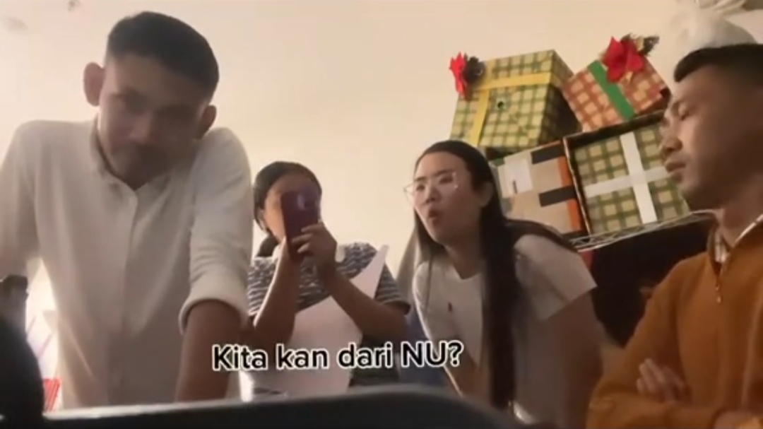 Momen Ketika Umat Kristen Ikut Excited Tunggu Hasil Sidang Isbat Hari Raya Idulfitri, “Kita NU kan Ya?” Momen Ketika Umat Kristen Ikut Excited Tunggu Hasil Sidang Isbat Hari Raya Idulfitri, “Kita NU kan Ya?”