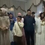 Niat Buat Ingin Ucapan Minal Aidin wal-Faizin, Abah Ini Justru Baca Bacaan Salat dari Awal hingga Akhir