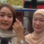 Tetap Bertugas Saat Lebaran, Momen Haru Jurnalis Ini Dikunjungi Sang Ibu Saat Liputan Bikin Mewek