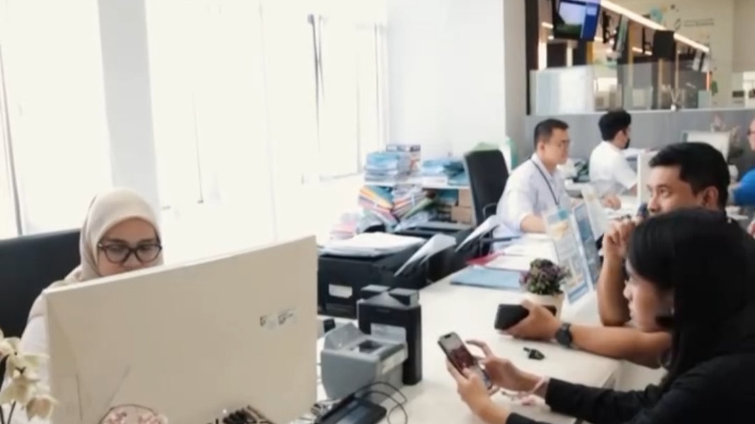 Pelayanan Publik di Hari Pertama Kerja Pascalebaran Dinilai Cepat dan Ramah oleh Sejumlah Warga Kota Bandung Pelayanan Publik di Hari Pertama Kerja Pascalebaran Dinilai Cepat dan Ramah oleh Sejumlah Warga Kota Bandung