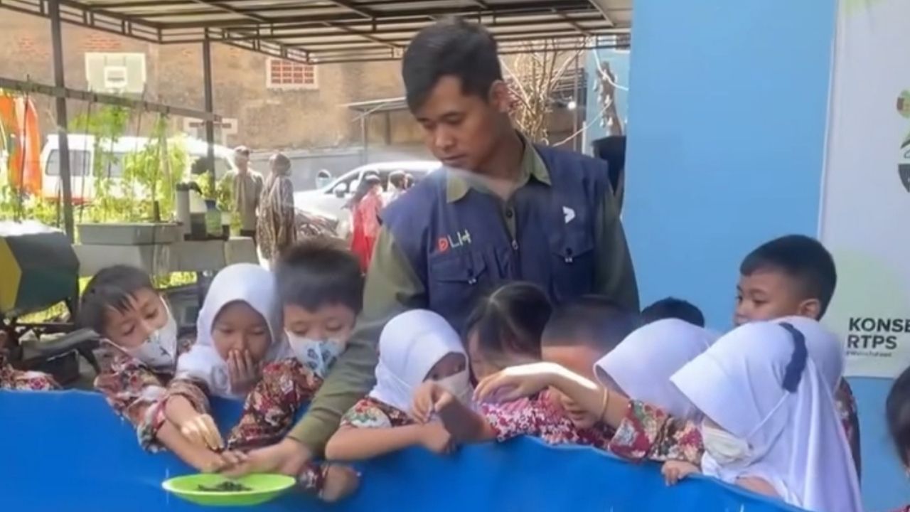 Sekolah Kang Pisman, Ruang Belajar bagi Banyak Pihak tentang Pengelolaan Sampah Sekolah Kang Pisman, Ruang Belajar bagi Banyak Pihak tentang Pengelolaan Sampah
