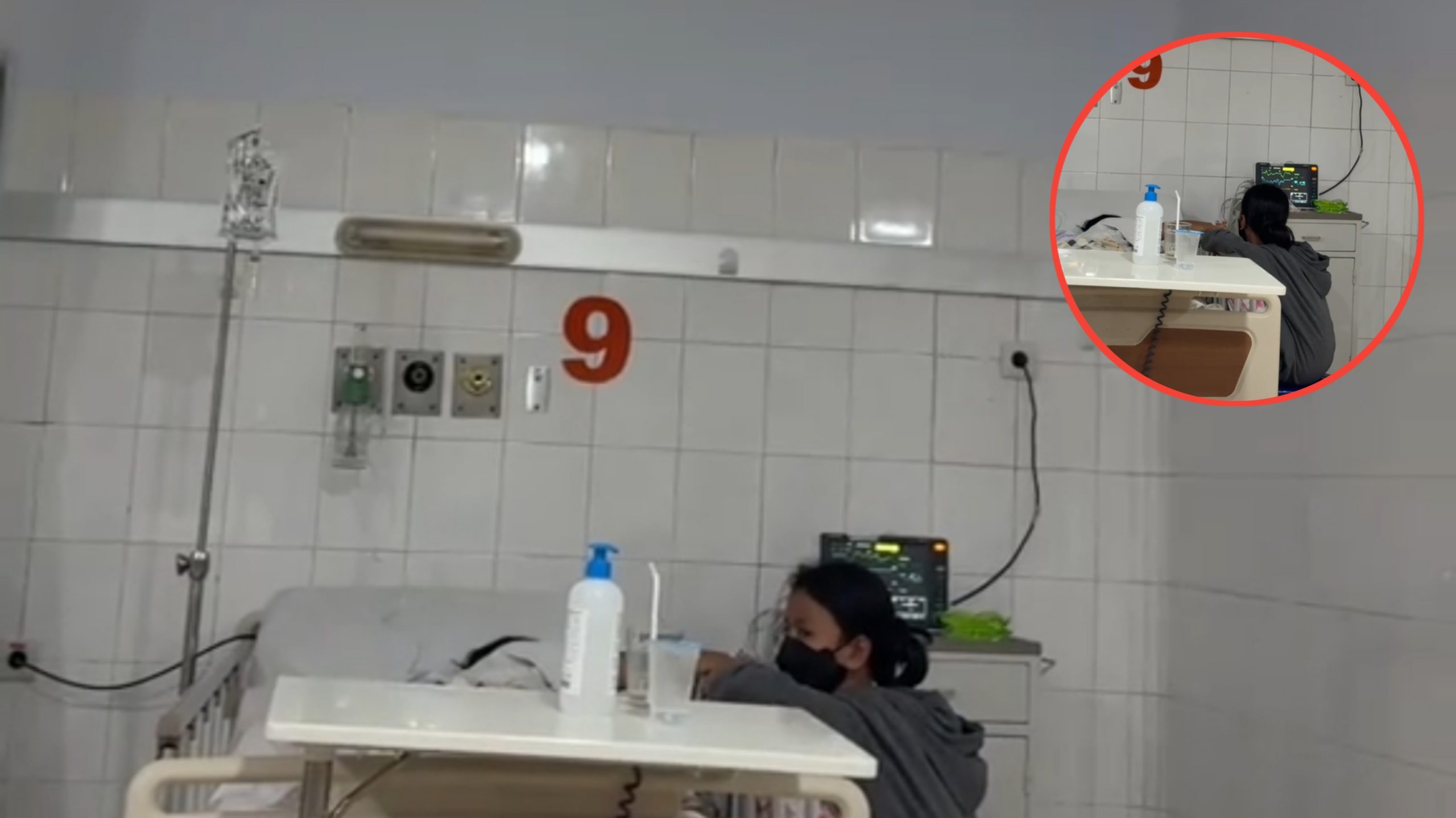 Berulang Kali Cek Nafas Sang Ibu, Anak Kecil Ini Setia Jaga Ibunya yang Dirawat di Rumah Sakit Sendirian (TikTok/@ratih_aprilianingsih)