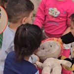 Momen Pilu dan Menyayat Hati Anak di Gaza Bermain Boneka dan Tirukan Prosesi Pemakaman