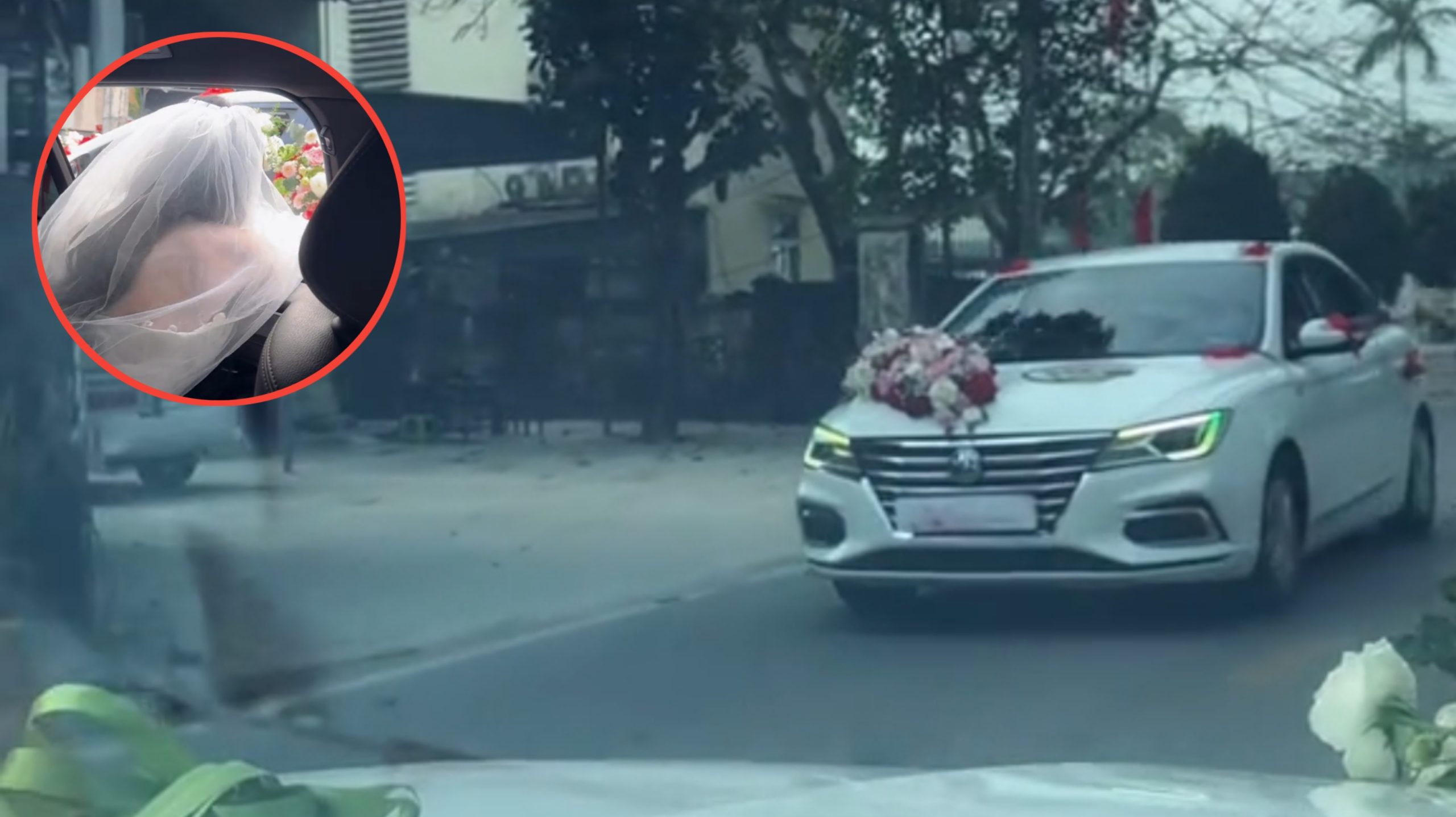 Momen Tak Terduga Dua Pengantin di Vietnam Bertemu di Jalan yang Sama dan Saling Tukar Bunga (TikTok/@embeyeuu_u)