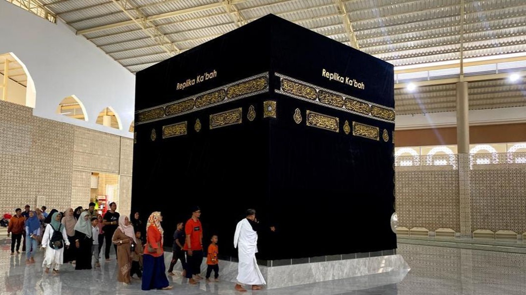 Viral Plaza Haji Al Qosbah di Gedebage Bandung, Destinasi Wisata Religi yang Ramai Diserbu Warganet Viral Plaza Haji Al Qosbah di Gedebage Bandung, Destinasi Wisata Religi yang Ramai Diserbu Warganet