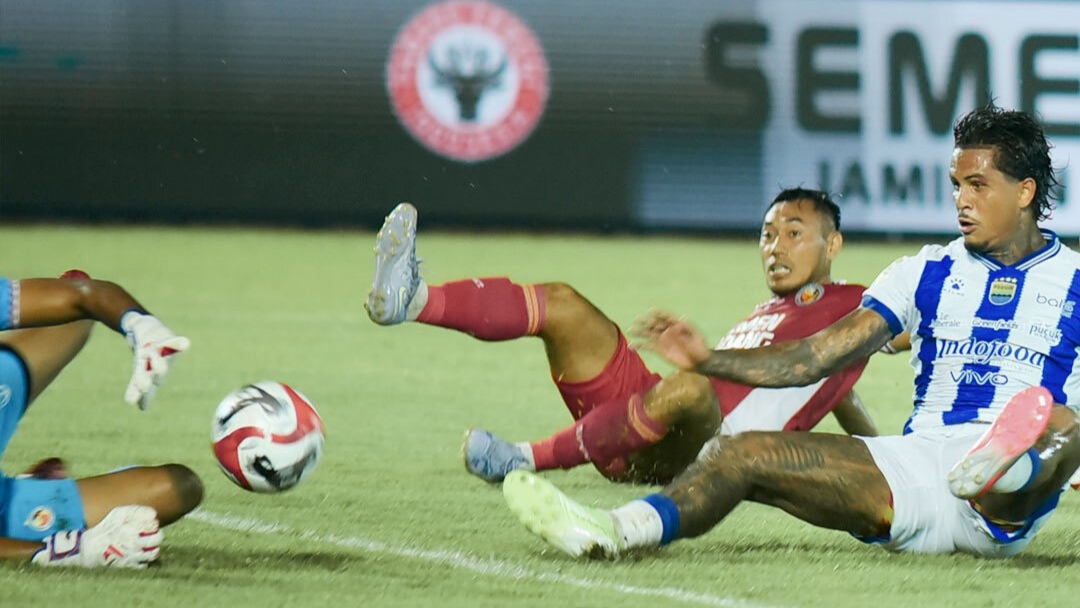 Tetap Betah di Puncak, Persib Bandung Berhasil Taklukkan Semen Padang dengan Skor 2-0 Tetap Betah di Puncak, Persib Bandung Berhasil Taklukkan Semen Padang dengan Skor 2-0
