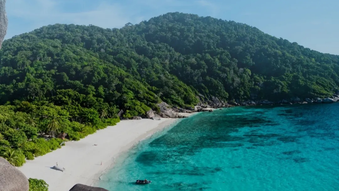 4 Pantai Terdekat dari Bandung yang Wajib untuk Dicoba 4 Pantai Terdekat dari Bandung yang Wajib untuk Dicoba