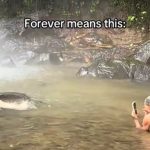 Momen Manis Kakek ini Fotoin Istrinya di Bawah Air Terjun sambil Tiduran