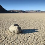 Sailing Stones, Batu Segede Gaban yang Bisa Pindah Tempat Sendiri