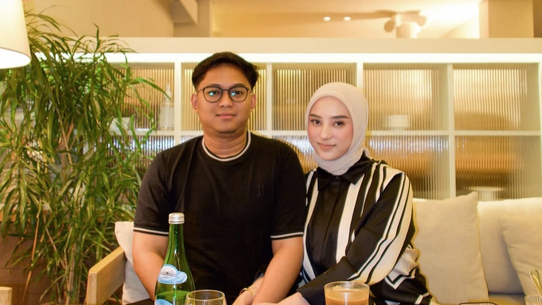 Usai Bebas Bersyarat dari Penjara, Doni Salmanan Unggah Potret Foto Bersama Istrinya dan Tulis Pesan Menyentuh Usai Bebas Bersyarat dari Penjara, Doni Salmanan Unggah Potret Foto Bersama Istrinya dan Tulis Pesan Menyentuh