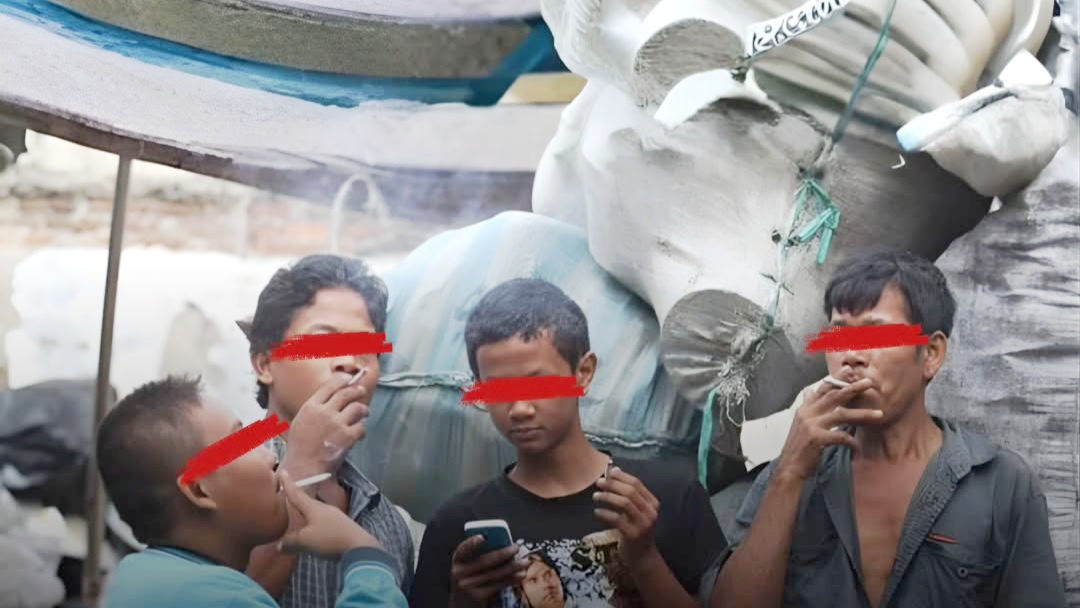 Inilah Alasan Mengapa Banyak Orang Miskin Lebih Memilih Rokok dibandingkan Makanan Inilah Alasan Mengapa Banyak Orang Miskin Lebih Memilih Rokok dibandingkan Makanan