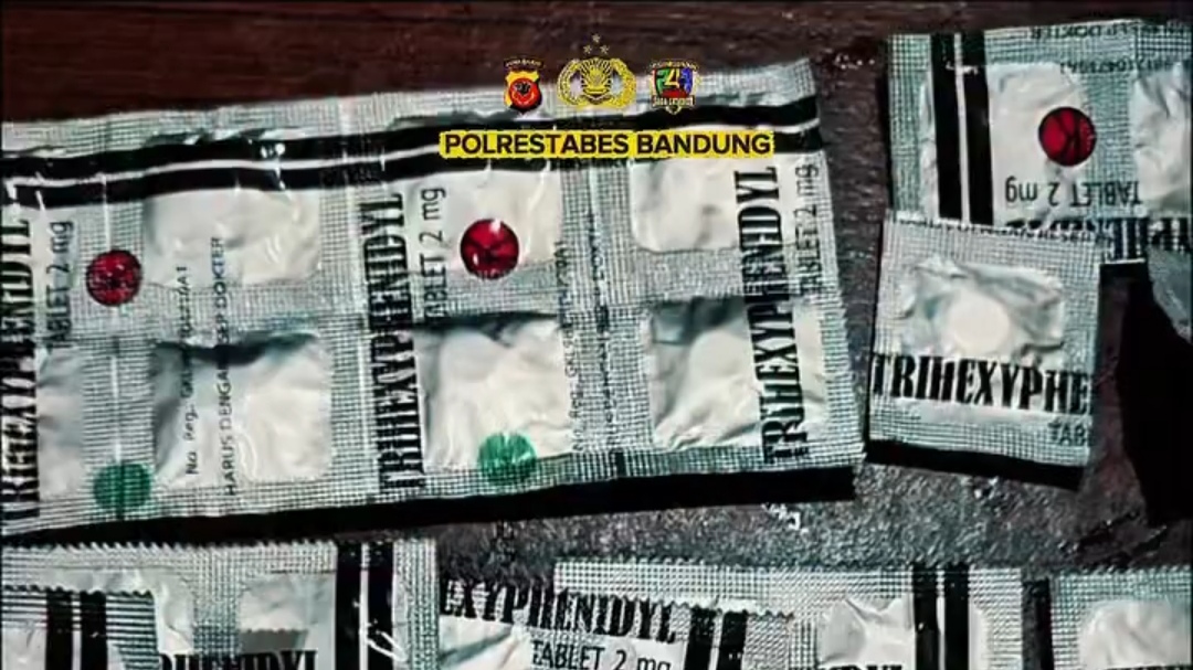 Polrestabes Bandung Berantas Obat-obatan Terlarang, Berhasil Amankan 2 Penjual dan 1 Pembeli di Dua Lokasi Berbeda Polrestabes Bandung Berantas Obat-obatan Terlarang, Berhasil Amankan 2 Penjual dan 1 Pembeli di Dua Lokasi Berbeda