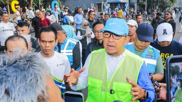Farhan Akui Sorotan Dedi Mulyadi terkait Kinerja 1.500 Penyapu Jalanan di Kota Bandung Kurang Optimal Farhan Akui Sorotan Dedi Mulyadi terkait Kinerja 1.500 Penyapu Jalanan di Kota Bandung Kurang Optimal