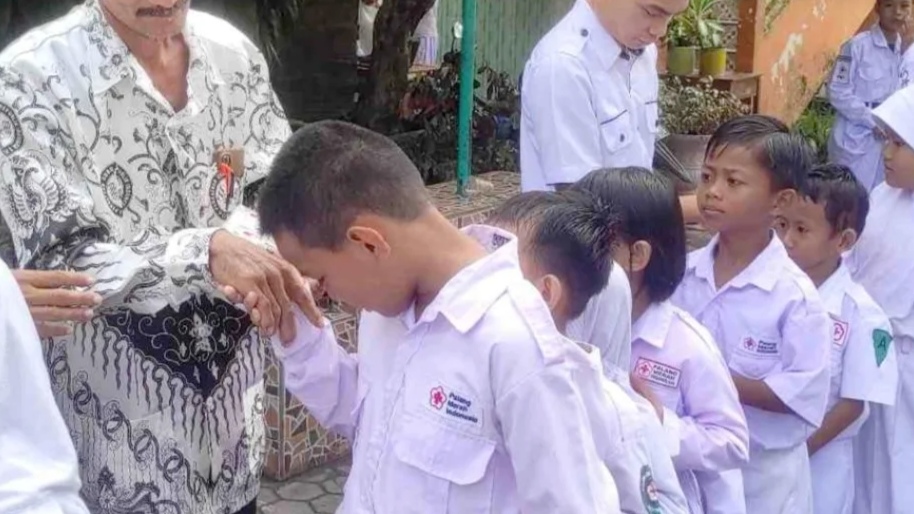 Pendidikan yang Sehat, Dimulai dari Saling Menghargai Murid kepada Guru Pendidikan yang Sehat, Dimulai dari Saling Menghargai Murid kepada Guru