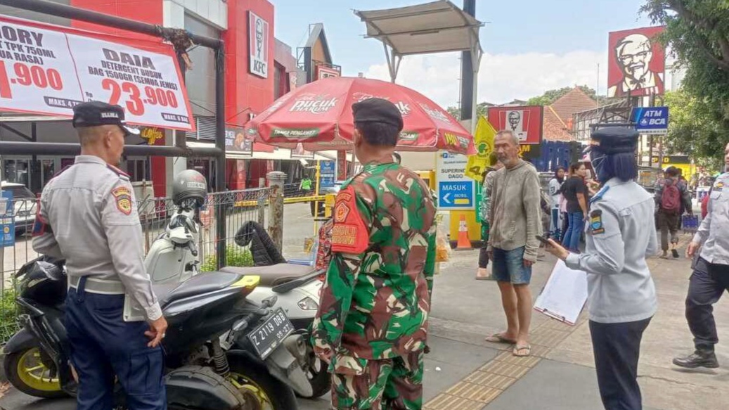 Target Putus Jukir Liar, Pemkab Bandung Wacanakan Parkir Berlangganan Setahun Sekali Bayar Target Putus Jukir Liar, Pemkab Bandung Wacanakan Parkir Berlangganan Setahun Sekali Bayar