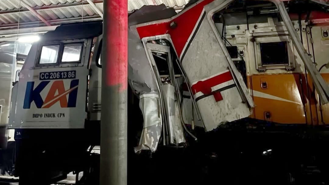 KAI Commuter Line Sampaikan Permohonan Maaf dan Duka Mendalam atas Insiden Tabrakan KA Argo Bromo Anggrek dengan KRL di Stasiun Bekasi Timur KAI Commuter Line Sampaikan Permohonan Maaf dan Duka Mendalam atas Insiden Tabrakan KA Argo Bromo Anggrek dengan KRL di Stasiun Bekasi Timur