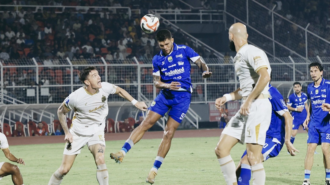 Remontada! Persib Bandung Kembali ke Puncak Klasemen Usai Kalahkan Bhayangkara FC dengan Skor 2-4 Remontada! Persib Bandung Kembali ke Puncak Klasemen Usai Kalahkan Bhayangkara FC dengan Skor 2-4