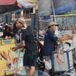 Respect! Pria Disabilitas ini Berbagi Makanan dan Sembako ke Masyarakat Sekitar Bikin Warganet Merenung