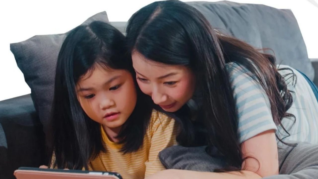 Orang Tua Bisa Adukan Konten Negatif di Ruang Digital, Berikut Tata Caranya! Orang Tua Bisa Adukan Konten Negatif di Ruang Digital, Berikut Tata Caranya!