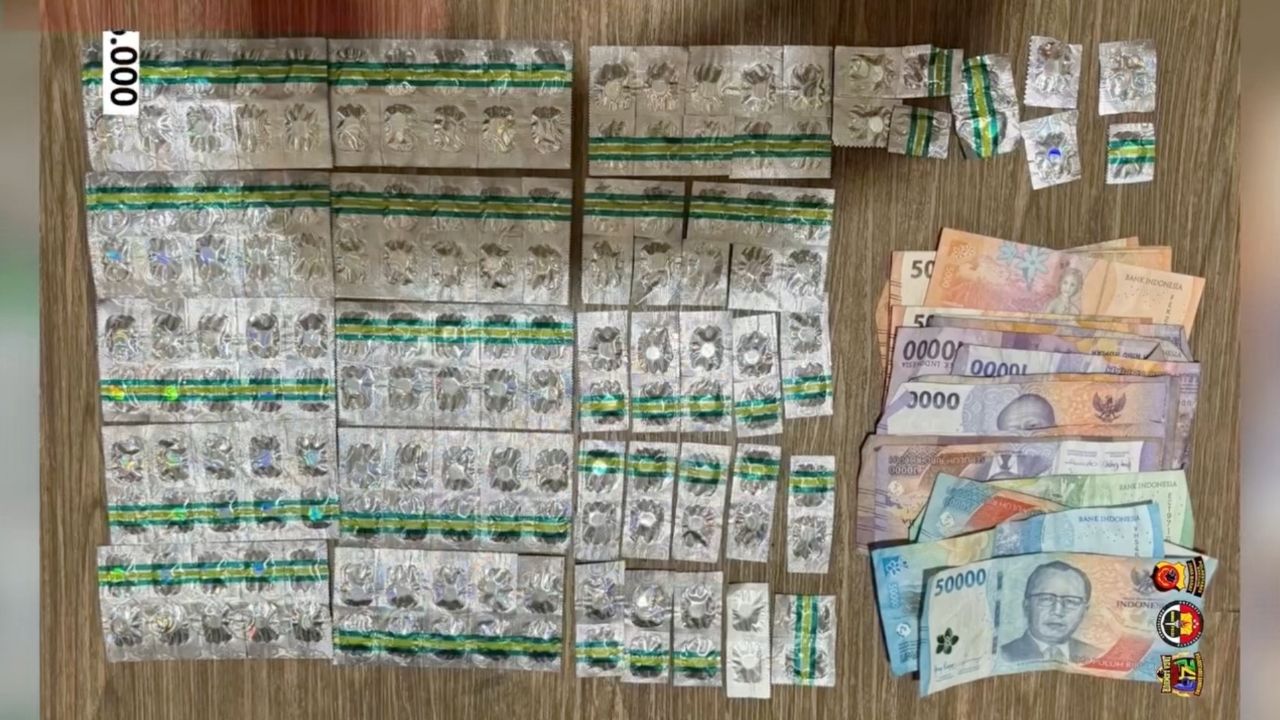 Polrestabes Bandung Berantas Obat-obatan Terlarang, Berhasil Amankan 4 Pelaku di Dua Lokasi Berbeda Polrestabes Bandung Berantas Obat-obatan Terlarang, Berhasil Amankan 4 Pelaku di Dua Lokasi Berbeda