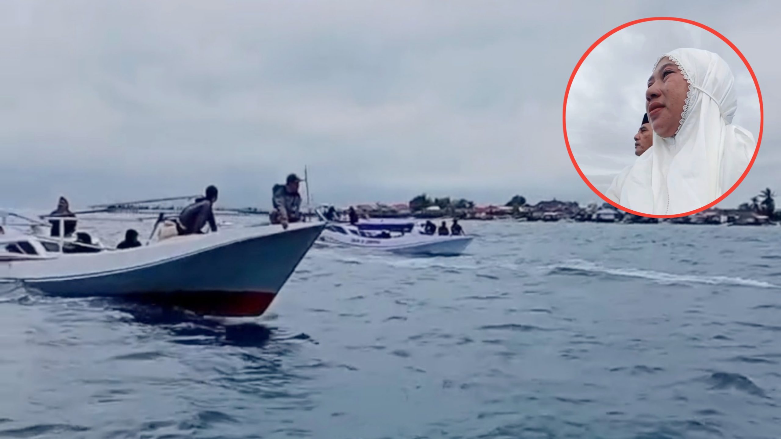 Kekompakan Warga di Kabupaten Morowali Antar Jamaah Haji Pergi ke Kota Gunakan Perahu (Facebook/Sarniwati Adnan)
