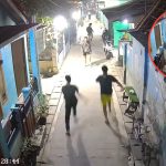 Sedang Asyik Nongkrong, Warga di Bekasi Ini Dibuat Panik karena Dikejar Sapi