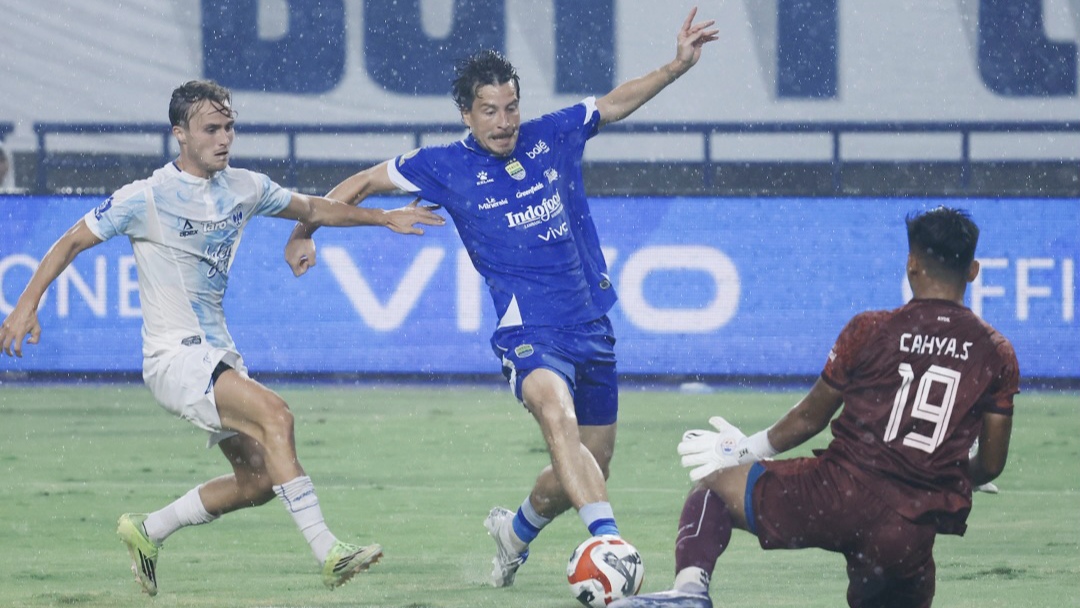 Betah di Puncak Klasemen, Persib Bandung Kunci Kemenangan 1-0 atas PSIM Yogyakarta Betah di Puncak Klasemen, Persib Bandung Kunci Kemenangan 1-0 atas PSIM Yogyakarta