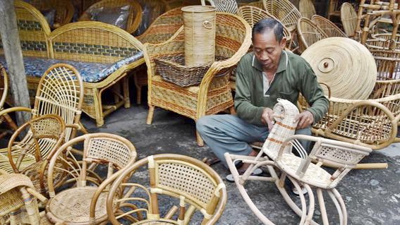 Rotan Cirebon Jadi Industri Tahan Banting di Tengah Situasi Global yang Genting Rotan Cirebon Jadi Industri Tahan Banting di Tengah Situasi Global yang Genting