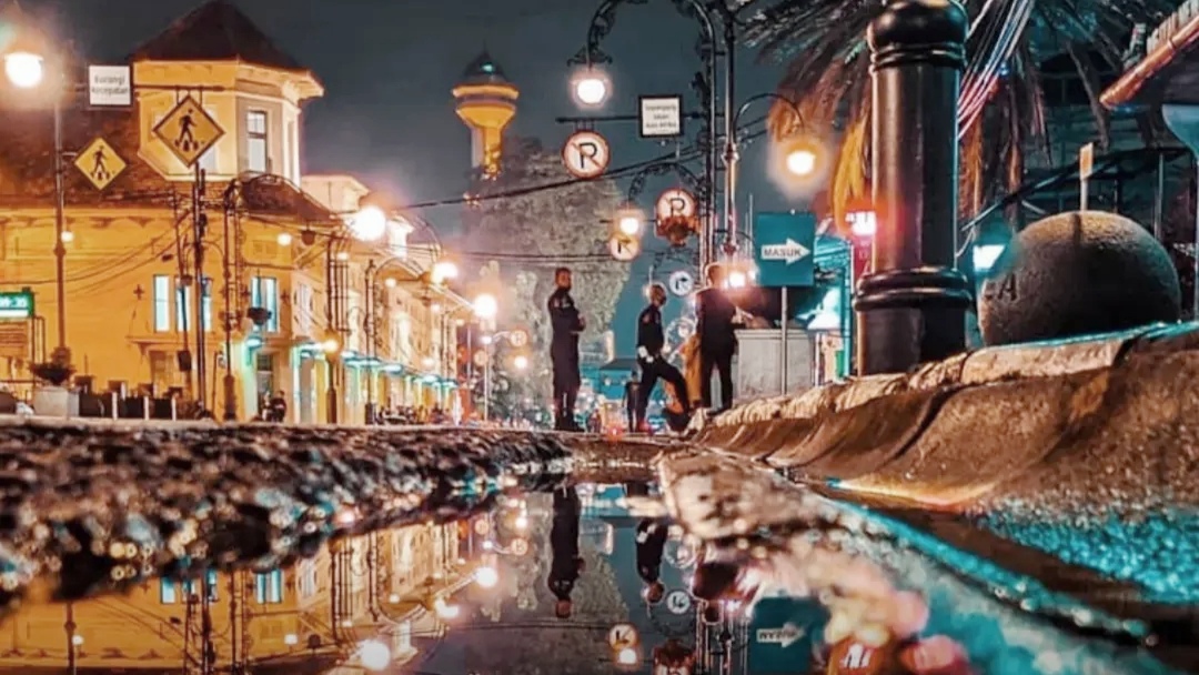 8 Rekomendasi Tempat yang Cocok untuk Menikmati Malam di Bandung dengan Cara yang Berbeda 8 Rekomendasi Tempat yang Cocok untuk Menikmati Malam di Bandung dengan Cara yang Berbeda