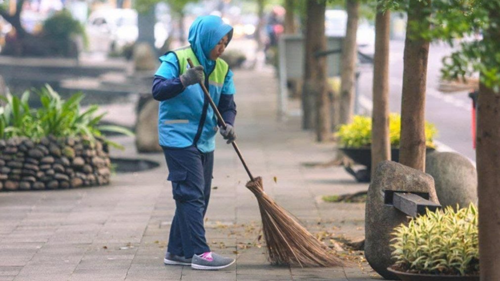 345 Petugas Kebersihan Disiagakan dalam Kirab Budaya Milangkala Tatar Sunda di Bandung 345 Petugas Kebersihan Disiagakan dalam Kirab Budaya Milangkala Tatar Sunda di Bandung