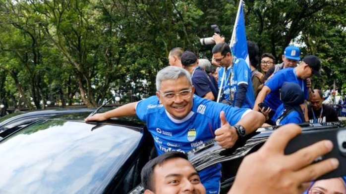 Farhan Ajak Warga dan Bobotoh Rayakan Euforia Persib Bandung Juara dengan Tertib dan Aman Farhan Ajak Warga dan Bobotoh Rayakan Euforia Persib Bandung Juara dengan Tertib dan Aman