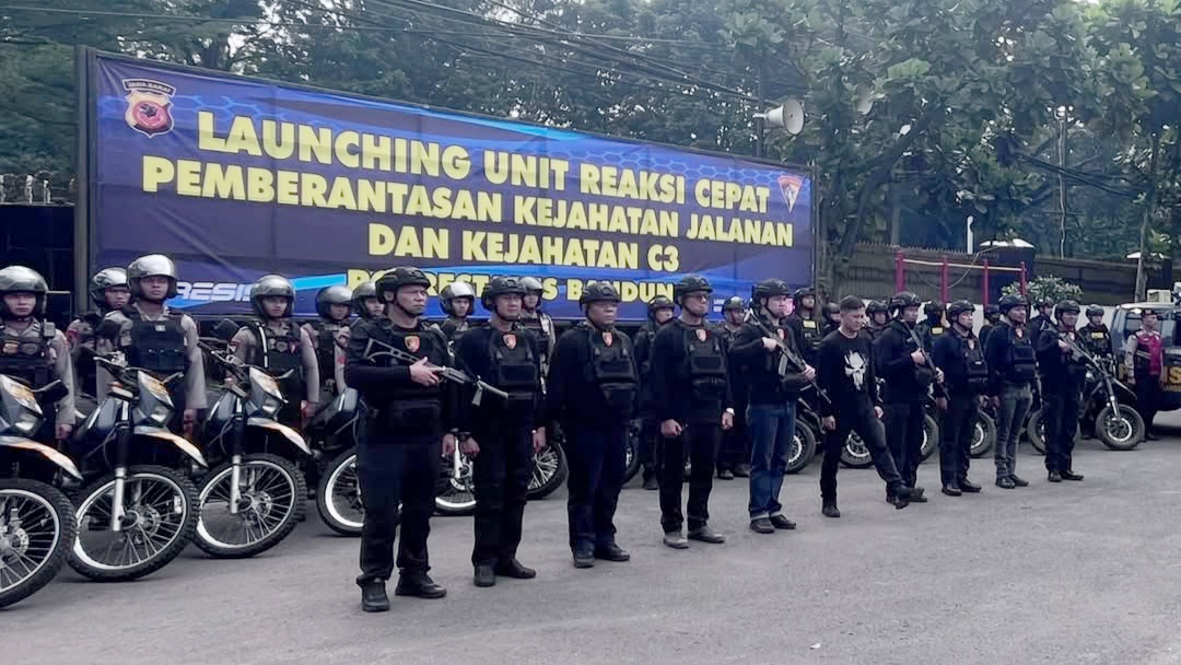 Polrestabes Bandung Luncurkan Tim “Unit Reaksi Cepat”, untuk Sikat Kejahatan Jalanan Polrestabes Bandung Luncurkan Tim “Unit Reaksi Cepat”, untuk Sikat Kejahatan Jalanan