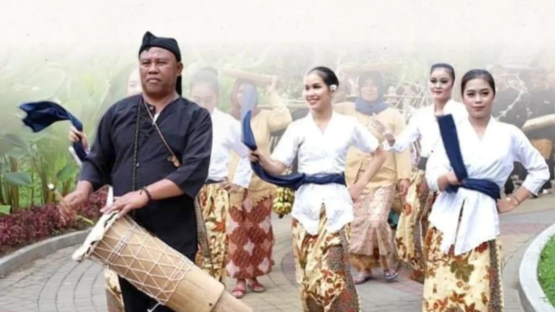 4 Tradisi Unik Penuh Makna yang Masih Eksis hingga Sekarang 4 Tradisi Unik Penuh Makna yang Masih Eksis hingga Sekarang