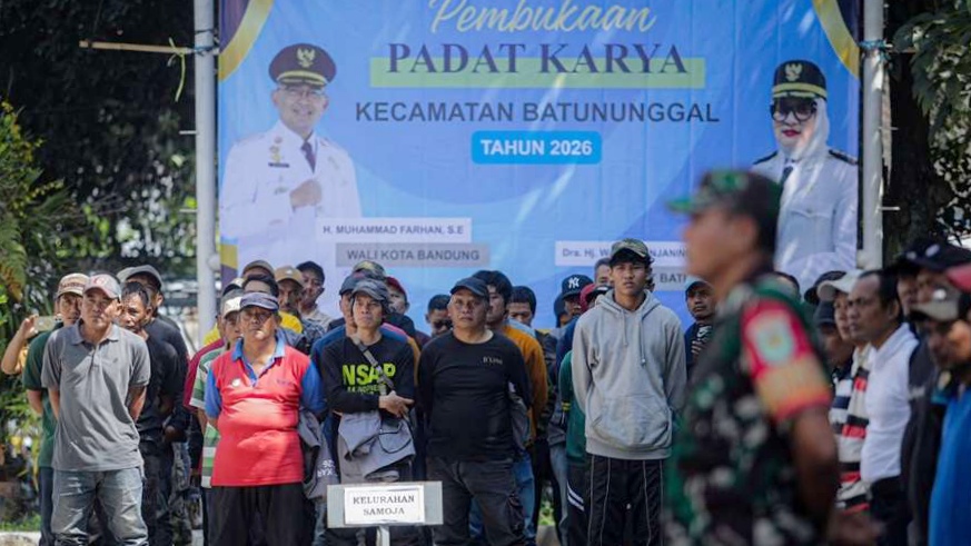 Program Padat Karya Diikuti secara Antusias oleh Warga Kota Bandung