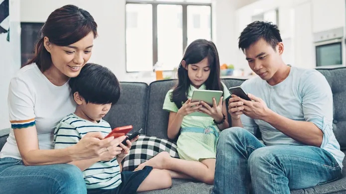 Dampak Berbahaya Nonton Video Pendek untuk Tumbuh Kembang Anak
