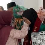 Momen Haru Mahasiswi Ini Usai Sidang Disambut dengan Pelukan Orang Tua