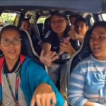 Anak-anak Cewek Ini Sopan Bicara ke Driver Perempuan Disabilitas, Tuai Pujian Warganet!