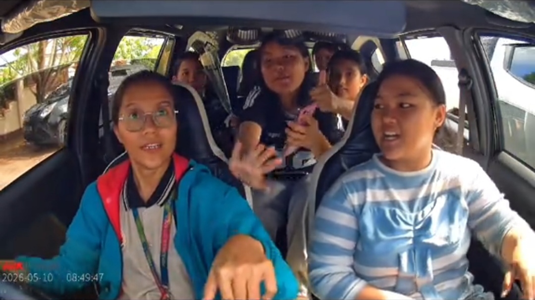 Anak-anak Cewek Ini Sopan Bicara ke Driver Perempuan Disabilitas, Tuai Pujian Warganet! Anak-anak Cewek Ini Sopan Bicara ke Driver Perempuan Disabilitas, Tuai Pujian Warganet!