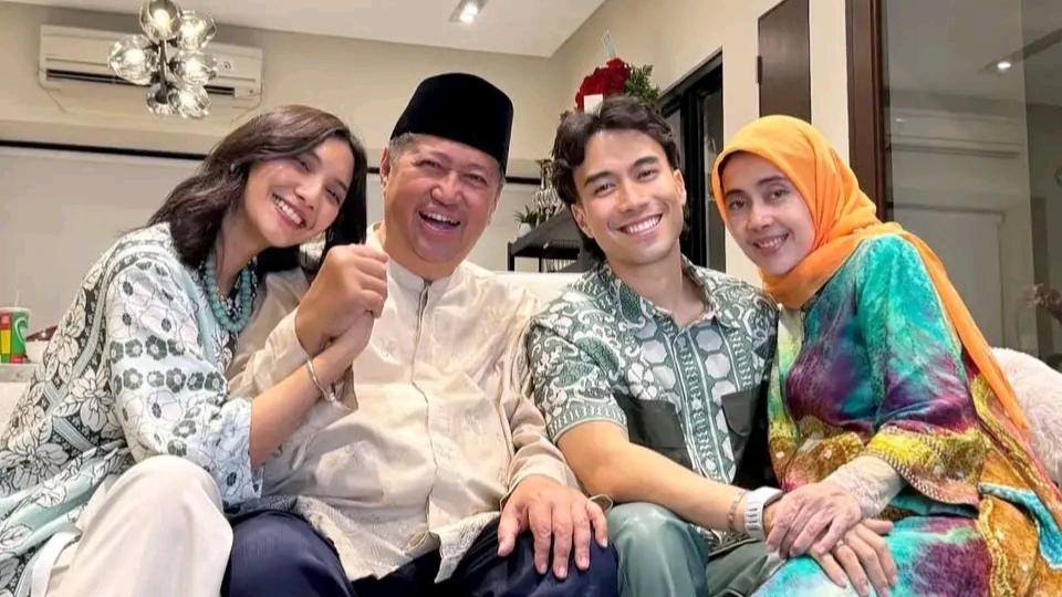 100 Hari Kepergian Vidi Aldiano, Sang Ayah Tulis Pesan Menyentuh 100 Hari Kepergian Vidi Aldiano, Sang Ayah Tulis Pesan Menyentuh