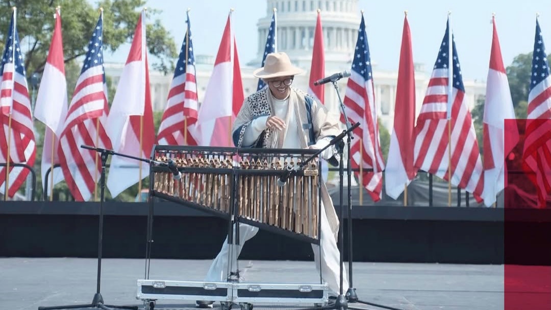 Manshur Angklung, Berhasil Bawa Kesenian Tradisional ke Panggung Dunia Manshur Angklung, Berhasil Bawa Kesenian Tradisional ke Panggung Dunia