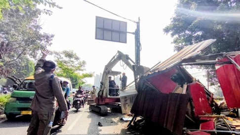 Pemkot Bandung Mulai Bongkar 63 Bangunan Liar di Kawasan Monju Pemkot Bandung Mulai Bongkar 63 Bangunan Liar di Kawasan Monju