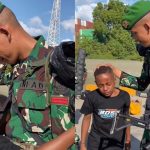 Sedih! Anak Papua Ini Peluk dan Nangis Saat Akan Berpisah dengan Abang TNI