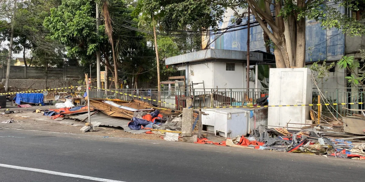 Penertiban Bangunan Liar Gunung Batu Dakota, 10 Bangunan Dibongkar Penertiban Bangunan Liar Gunung Batu Dakota, 10 Bangunan Dibongkar