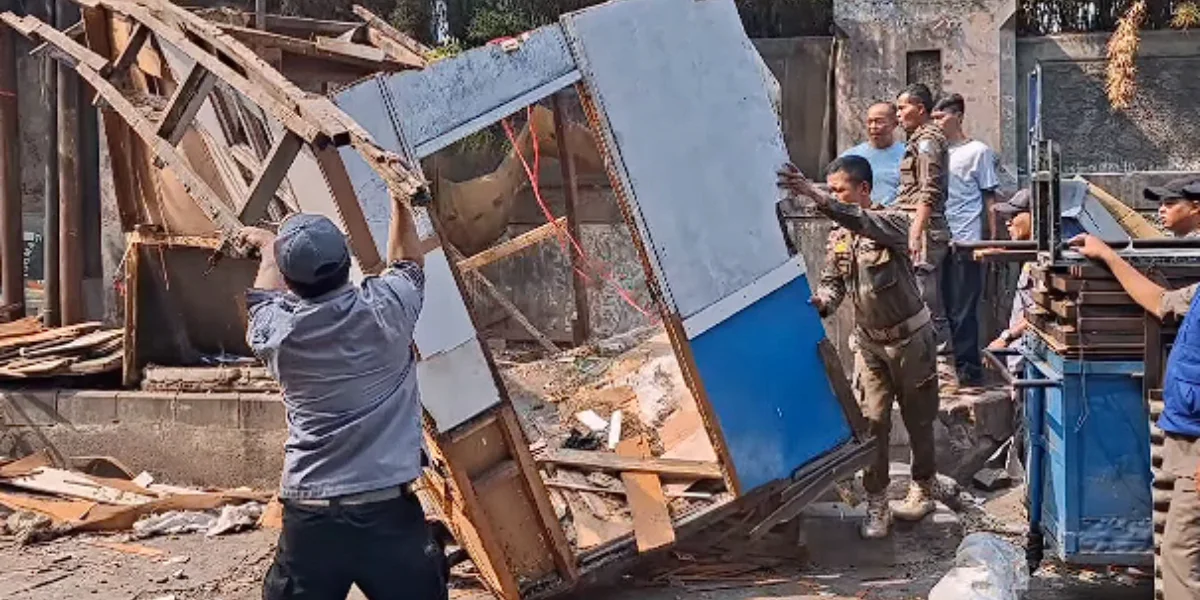 Penataan Lingkungan Braga, 19 Kios Dibongkar dan 47 PKL Ditata Agar Lebih Tertib Penataan Lingkungan Braga, 19 Kios Dibongkar dan 47 PKL Ditata Agar Lebih Tertib
